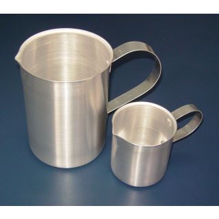 CANECA ALUMÍNIO COM ALÇA E BICO CAPACIDADE 600ML DIMENSÕES 10X10CM (BEQUER COM ALÇA NÃO GRADUADO)